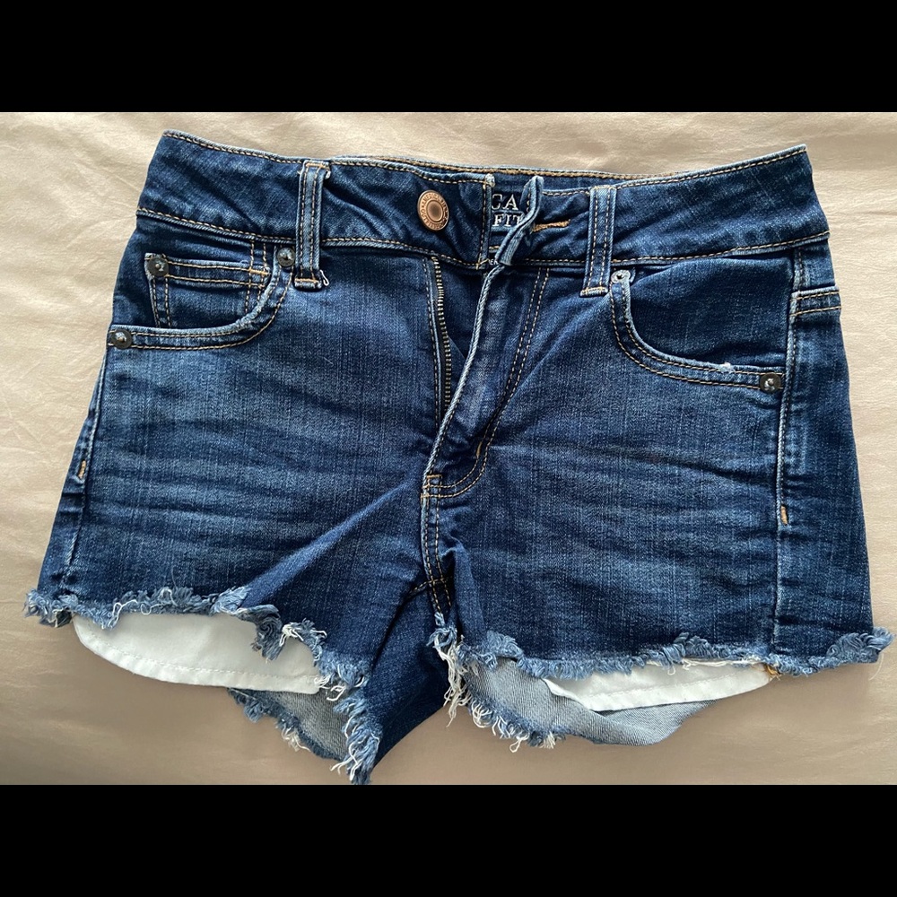 dark wash American eagle cutoff shorts